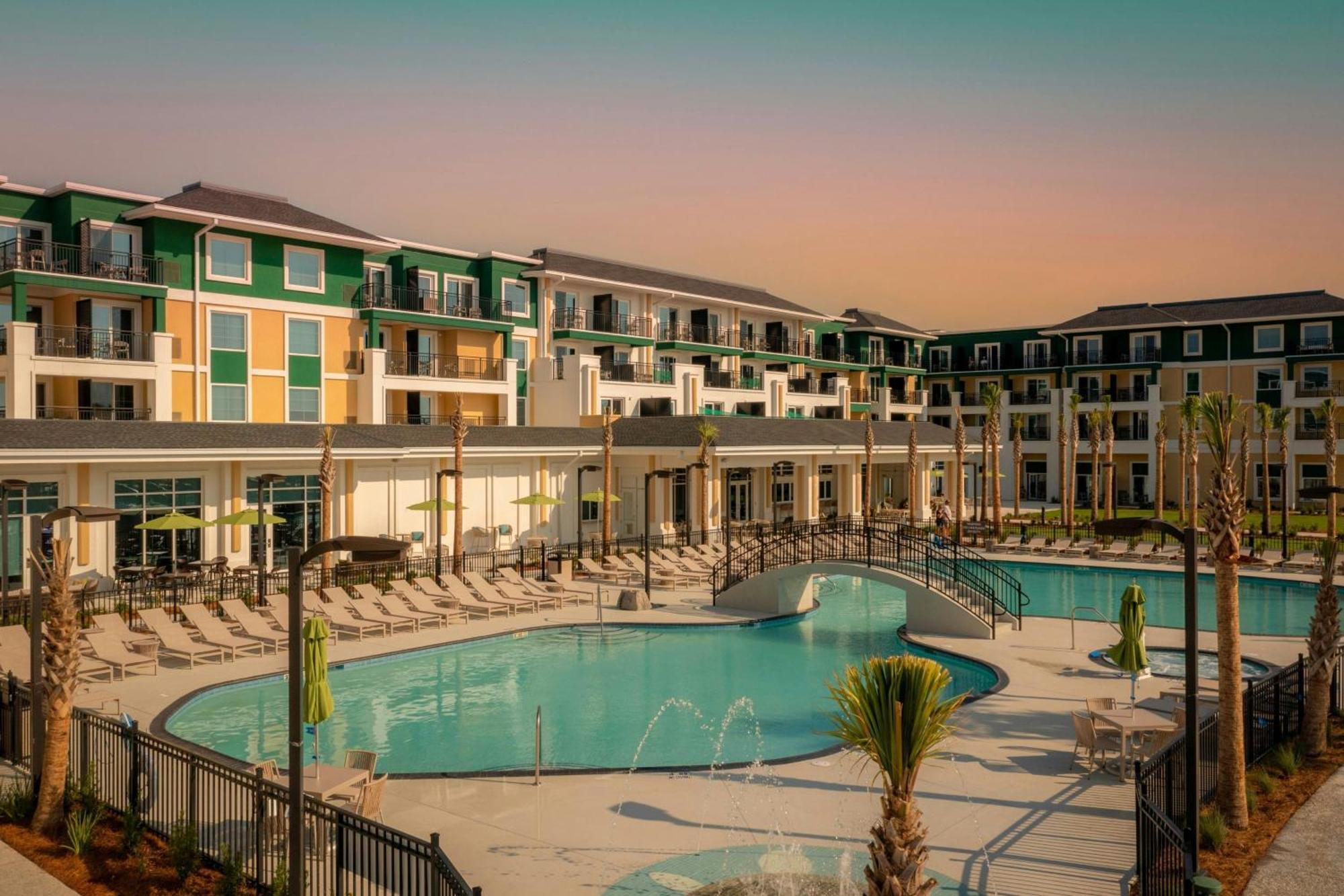 Courtyard By Marriott Jekyll Island Hotel Exterior photo