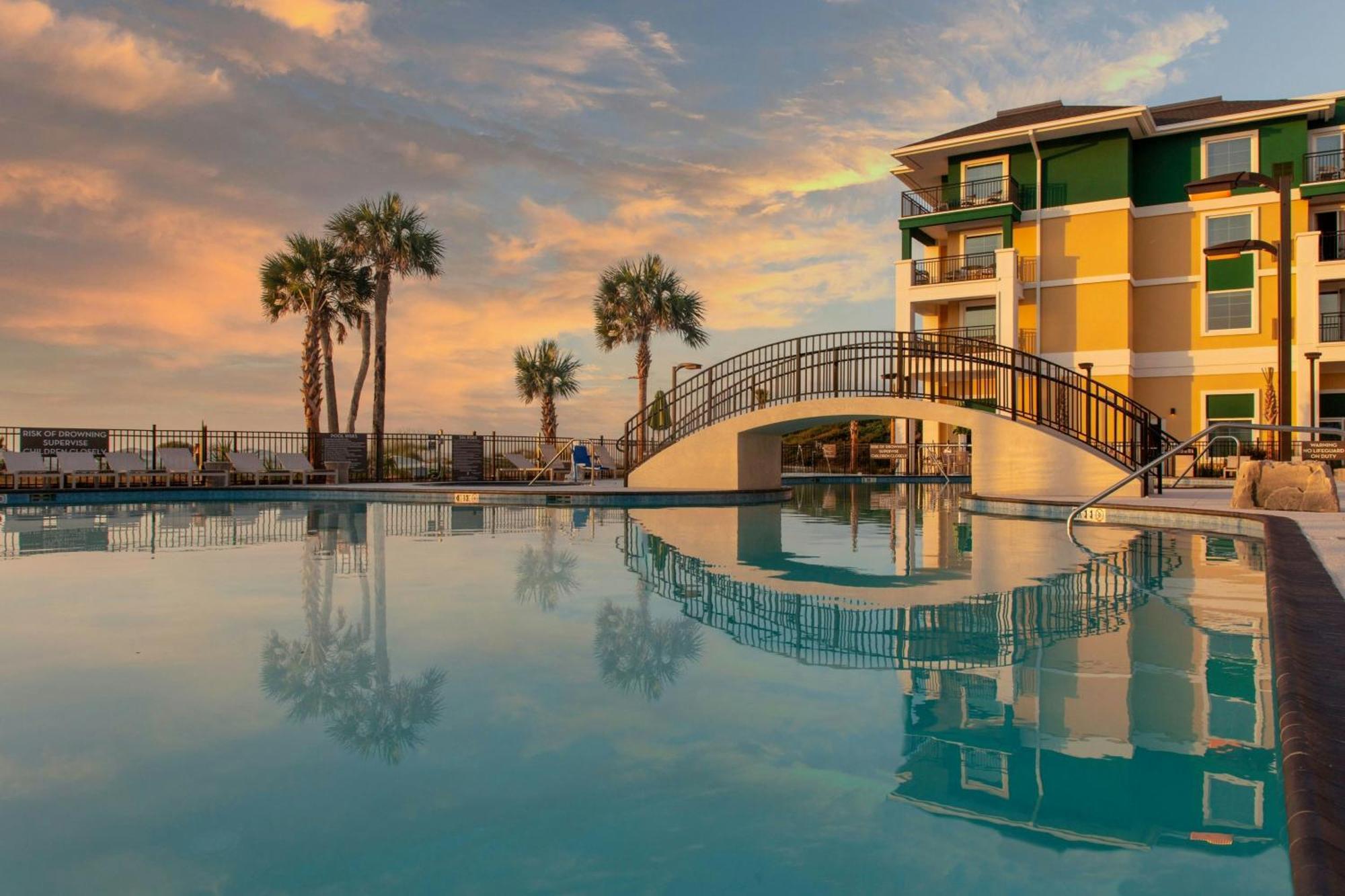 Courtyard By Marriott Jekyll Island Hotel Exterior photo